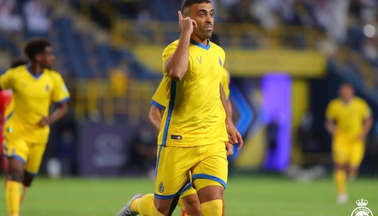 عبدالرازق حمدالله يحتفل بالهدف الاول في ضمك