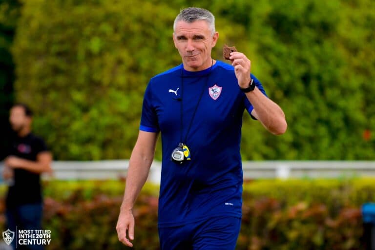 413152 كارتيرون وكيك الاحتفال بتجديد تعاقده