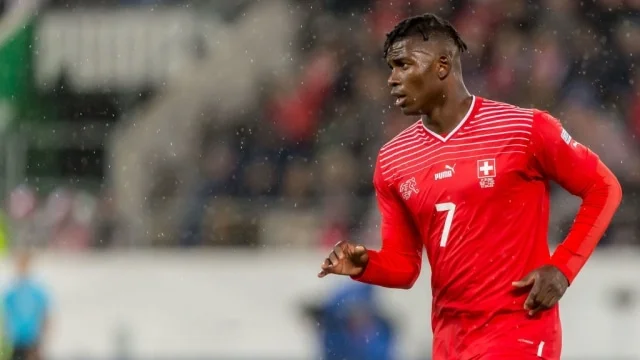 امبولو لاعب سويسرا صاحب الاصول الكاميرونية
