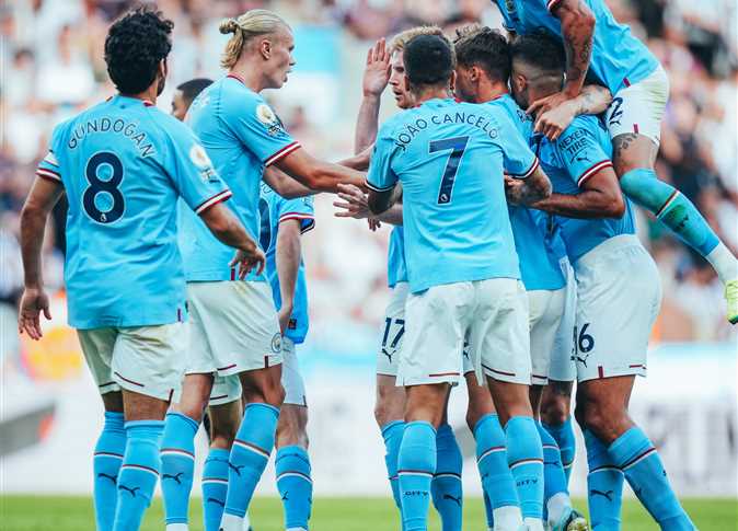 Manchester City beat Fulham to return to the top of the English Premier League