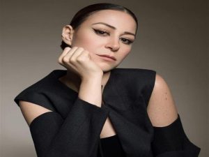 منة شلبي ، مطار القاهرة، القبض على منة شلبي