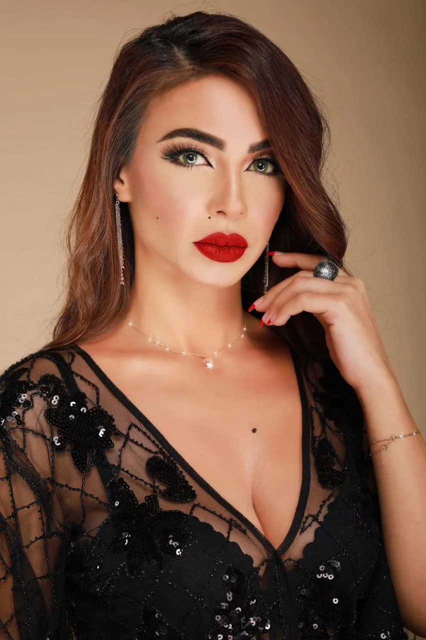 دوللي شاهين
