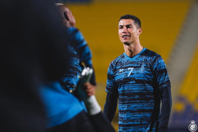 النصر والطائي في الدوري السعودي بقيادة كريستيانو رونالدو