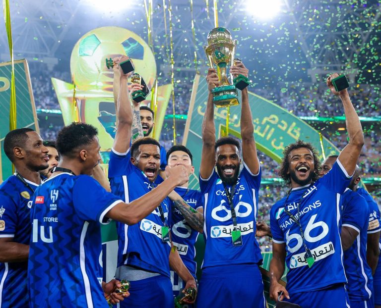 الهلال بطلا الكاس