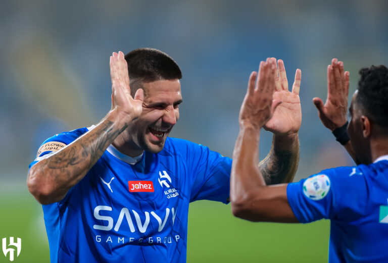 الهلال يحتفل د