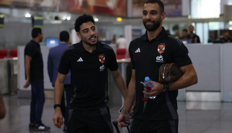 لاعبو الأهلي بمطار نيروبي