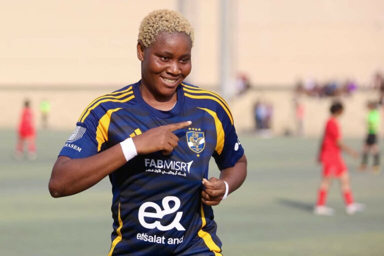 لاعبة الأهلي لكرة القدم سيدات