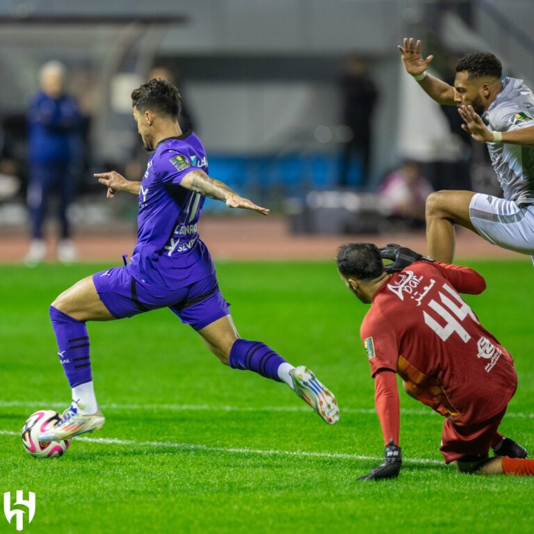 مباراة الهلال والطائي