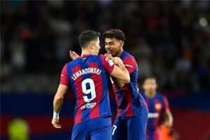لامين يامال وليفاندوفسكي ثنائي برشلونة