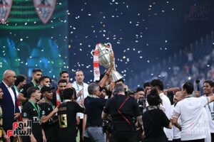 63178 لاعبى الزمالك ورفع كأس السوبر الأفريقى