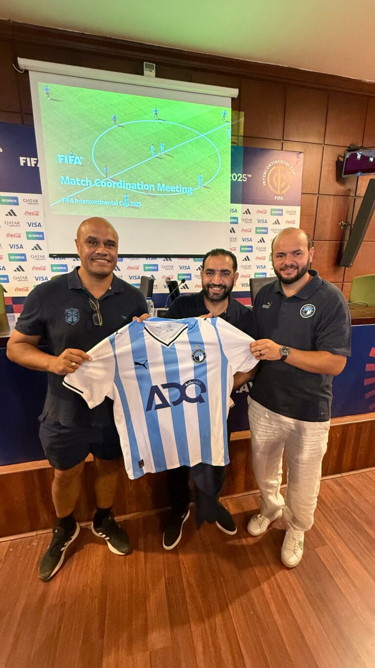 بيراميدز واوكلاند سيتي