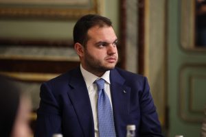 طارق أبو العينين عضوًا باللجنة الاستشارية والتجارية للفيفا