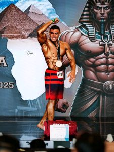 محمود حسام بطل إفريقيا ماسكلر فيزيك المتوج بالذهب في كمال الأجسام 