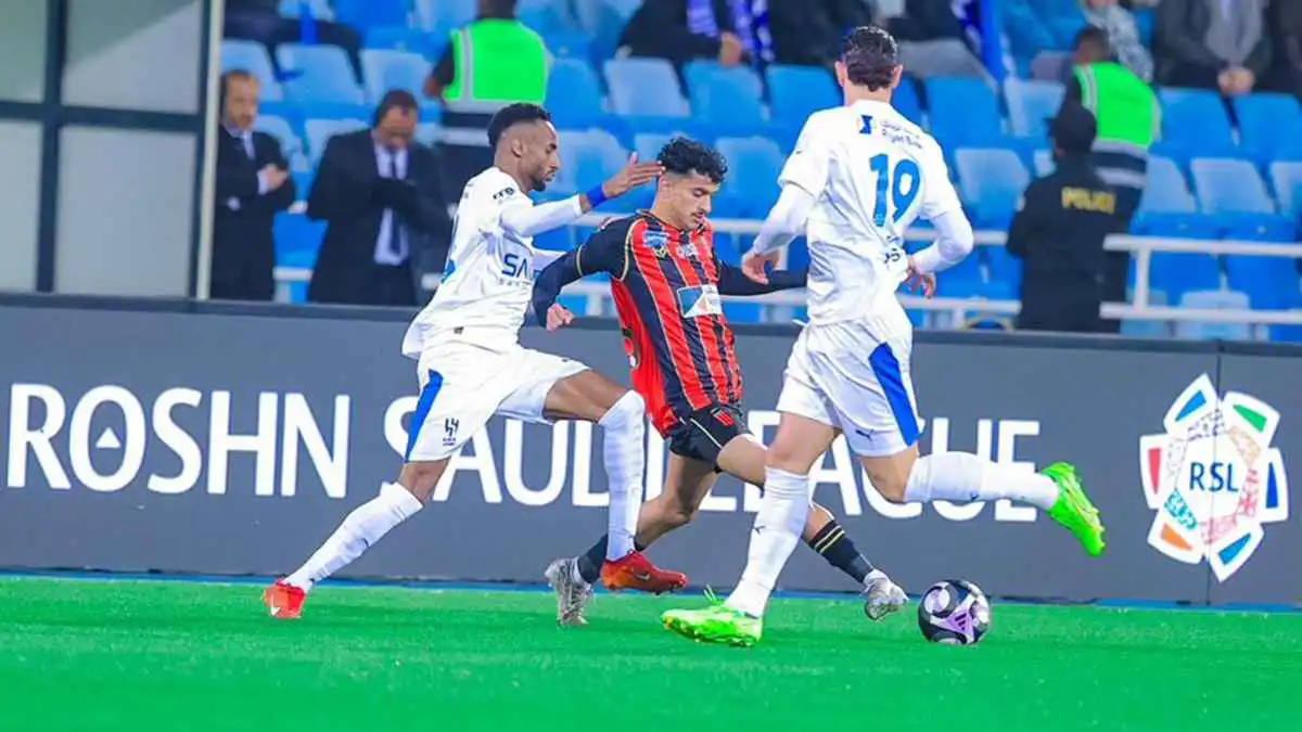 فيديو.. الرياض يمنع الهلال من الابتعاد بالصدارة 2 الهلال والرياض، الهلال، الرياض، الدوري السعودي، الكرة السعودية، النصر، الاهلي، الاتحاد