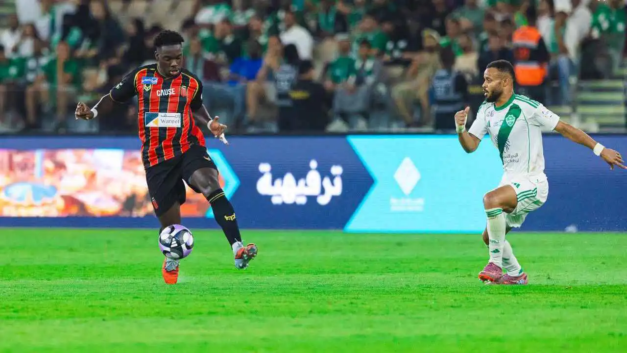 10 NEWS 108 بهدف عكسي الاهلي يتصدر الدوري وبترقب سقوط النصر في الدوري السعودي..فيديو