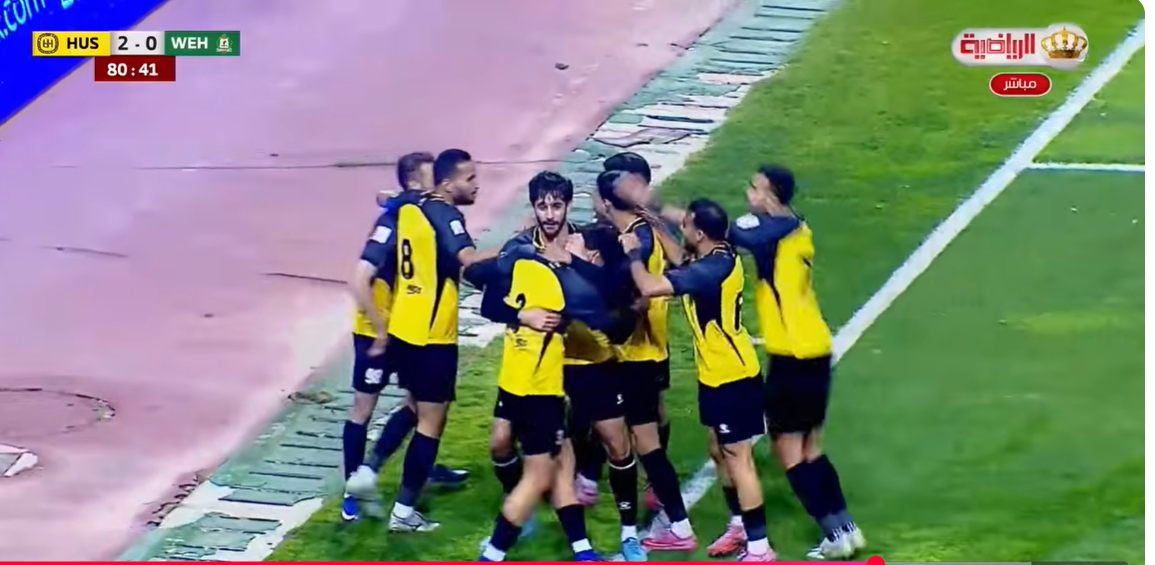 بالفيديو.. الحسين يتربع على صدارة الدوري الاردني بخماسية 4 حقق الحسين فوزا كبير 5-2 على البقعة وانفرد بصدارة الدوري الاردني لكرة القدم