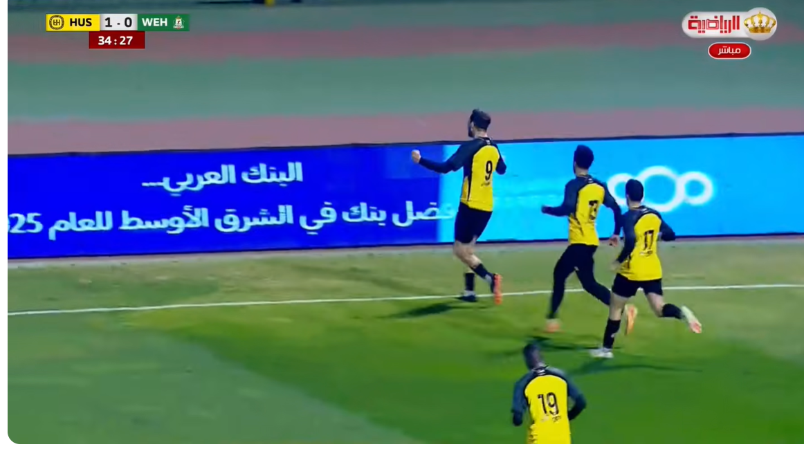 بالفيديو.. الحسين يتربع على صدارة الدوري الاردني بخماسية 6 حقق الحسين فوزا كبير 5-2 على البقعة وانفرد بصدارة الدوري الاردني لكرة القدم