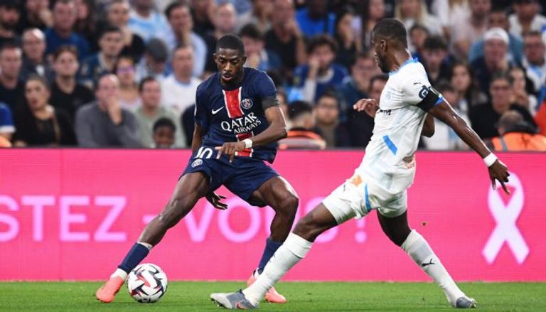 باريس سان جيرمان يتأهل على حساب موناكو في دوري الأبطال 3 Paris Saint-Germain's Portuguese defender #25 Nuno Mendes (C) controls the ball during the UEFA Champions League first round day 1 football match between Paris Saint-Germain (FRA) and Atalanta (ITA) at the Parc des Princes stadium in Paris on September 17, 2025. (Photo by FRANCK FIFE / AFP)