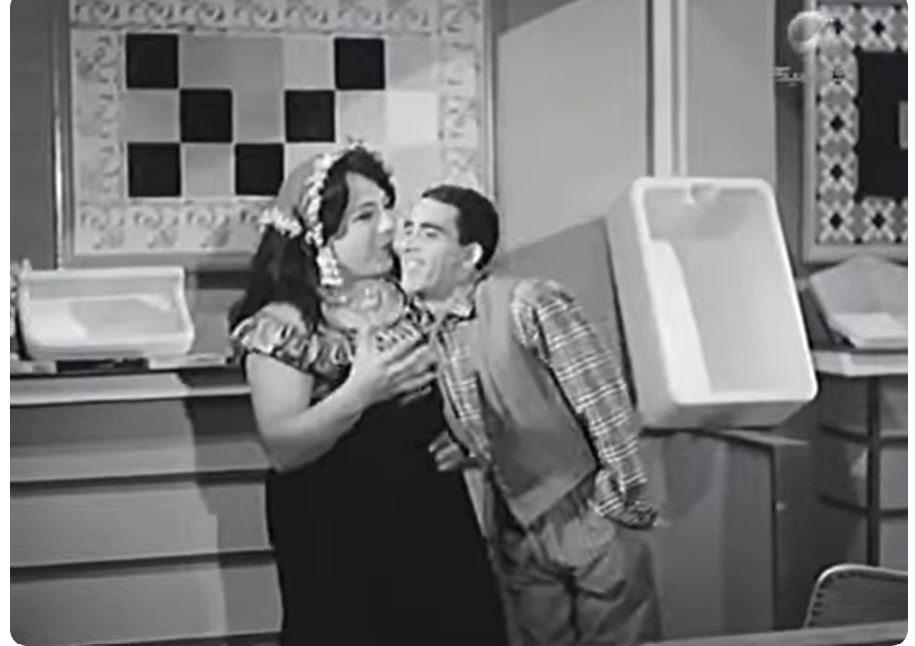 يعد الضيف أحمد أحد أهم عباقرة الكوميديا في عالم السينما والمسرح وصاحب بصمة كبيرة رغم قصر مشواره الفني والرحيل المبكر لصاحب الظل الخفيف والضلع الثالث لثلاثي أضواء المسرح مع سمير غانم وجورج سيدهم .